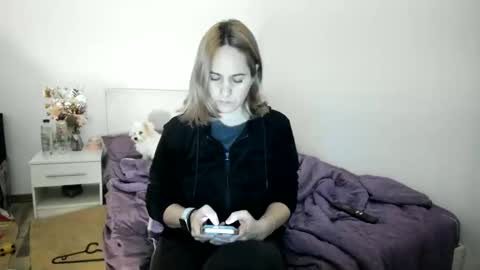 Snapshot of cutehana chatting on December 2025 03:07:01 PM MADY online show from December 2025 03:07:01 PM