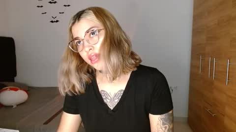 isabella online show from January 2026 05:37:01 PM