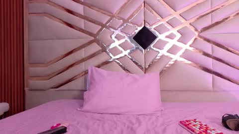 cutepetitee online show from November 2025 05:35:01 PM