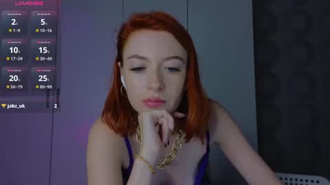 Snapshot of cuteroxyfoxyy chatting on June 2026 04:05:01 PM Roxy online show from June 2026 04:05:01 PM
