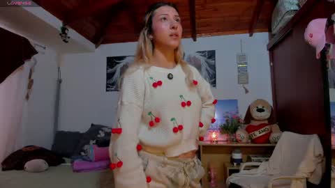 Snapshot of cuteweed420 chatting on June 2026 08:57:01 PM cuteweed420 online show from June 2026 08:57:01 PM