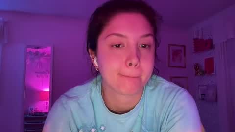 Snapshot of cutieoggg420 chatting on January 2025 10:44:01 PM Cutieoggg420 online show from January 2025 10:44:01 PM