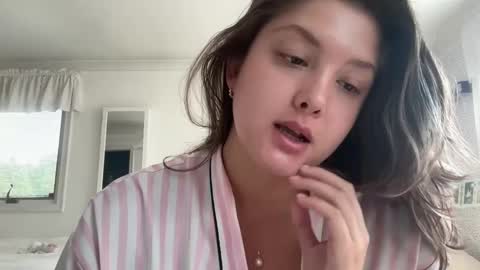 Snapshot of cutieoggg420 chatting on September 2025 06:18:02 PM Cutieoggg420 online show from September 2025 06:18:02 PM