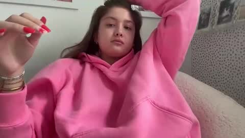 Snapshot of cutieoggg420 chatting on October 2025 05:13:02 PM Cutieoggg420 online show from October 2025 05:13:02 PM