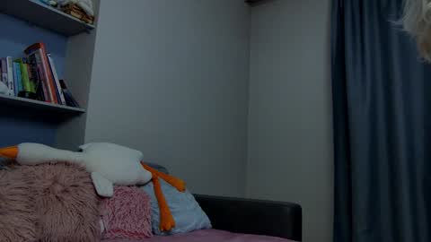 Snapshot of cuttiebunny chatting on January 2025 11:55:01 PM cuttiebunny online show from January 2025 11:55:01 PM