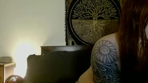 Snapshot of d_a_i_s_y chatting on February 2025 12:13:01 AM Daisy online show from February 2025 12:13:01 AM