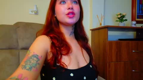 Snapshot of daddys_little_secrett chatting on May 2026 01:02:02 AM Valen online show from May 2026 01:02:02 AM