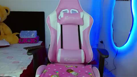 Snapshot of dafne_hot77 chatting on March 2025 06:41:02 PM dafne_hot77 online show from March 2025 06:41:02 PM