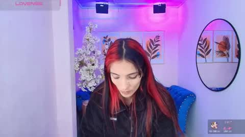 Snapshot of dafne_huges chatting on October 2025 07:25:02 PM dafne huges online show from October 2025 07:25:02 PM