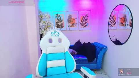 Snapshot of dafne_huges chatting on November 2025 07:37:01 PM dafne huges online show from November 2025 07:37:01 PM