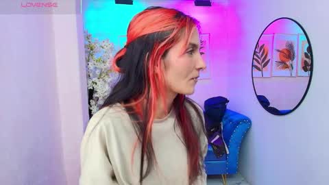 Snapshot of dafne_huges chatting on November 2025 07:32:02 PM dafne huges online show from November 2025 07:32:02 PM