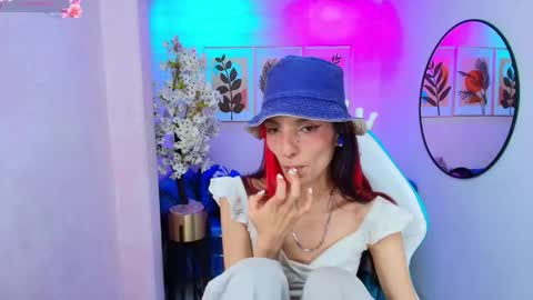 Snapshot of dafne_huges chatting on November 2025 09:18:01 PM dafne huges online show from November 2025 09:18:01 PM