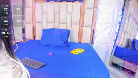 Dafnee online show from November 2025 01:01:02 PM