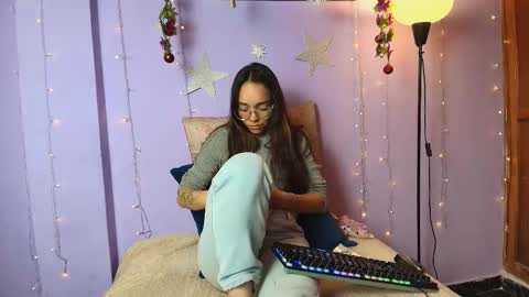 dafnemel online show from December 2025 06:38:02 PM