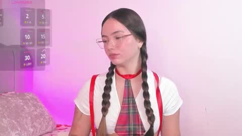 Dafne  online show from December 2025 02:43:02 PM