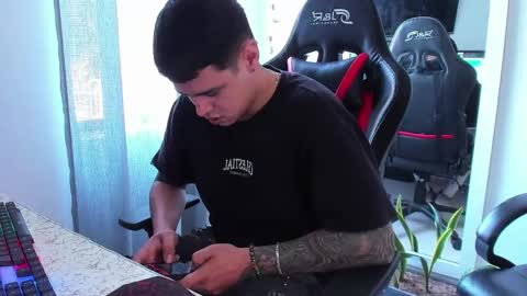 my name is Jhon and I live in colombia online show from September 2025 01:04:01 PM