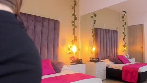 Dahlia online show from November 2025 12:43:01 AM