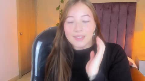 Dahlia online show from November 2025 06:13:01 PM