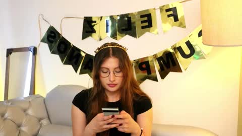 Lauren            online show from October 2025 02:37:01 PM