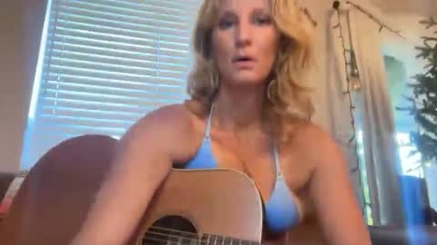 Daisy137 online show from December 2025 03:20:01 PM