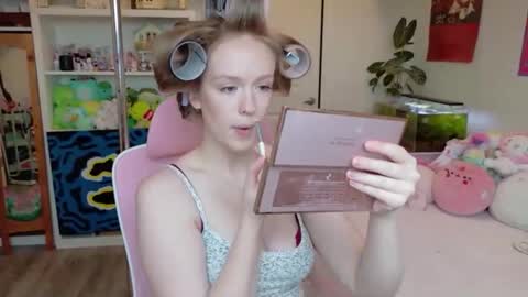 Snapshot of daisy_dollxo chatting on May 2026 09:44:02 PM Daisy online show from May 2026 09:44:02 PM