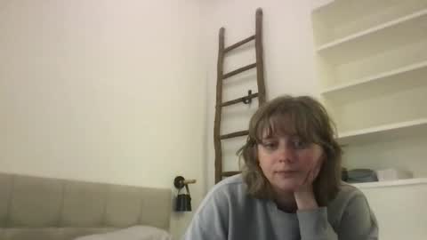 daisy_lately online show from October 2025 10:38:02 AM