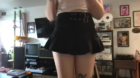 Snapshot of daisymynx chatting on April 2026 12:54:02 AM daisymynx online show from April 2026 12:54:02 AM