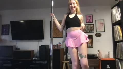 Snapshot of daisymynx chatting on April 2026 02:17:02 AM daisymynx online show from April 2026 02:17:02 AM