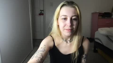 Snapshot of daisymynx chatting on May 2026 06:53:02 AM daisymynx online show from May 2026 06:53:02 AM