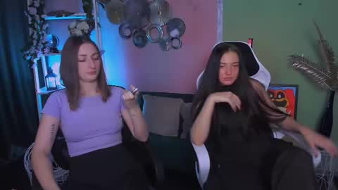 Snapshot of dakota_simple chatting on December 2025 07:04:02 AM Dakota online show from December 2025 07:04:02 AM