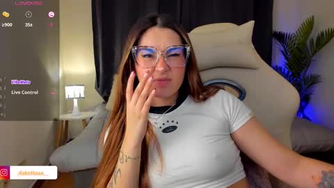 dakottaa__ online show from October 2025 11:46:01 PM