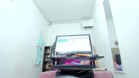 Snapshot of dalia_2 chatting on February 2025 03:23:01 AM Ren online show from February 2025 03:23:01 AM