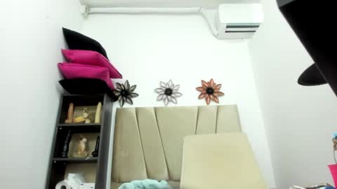 Snapshot of dalia_2 chatting on September 2025 12:32:01 AM Ren online show from September 2025 12:32:01 AM