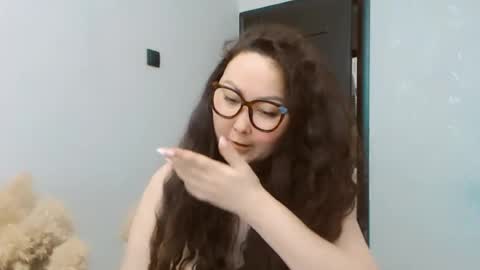 Snapshot of dalidayes chatting on June 2026 05:42:02 AM Dali online show from June 2026 05:42:02 AM