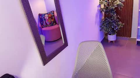 Dalila  online show from October 2025 06:09:01 PM