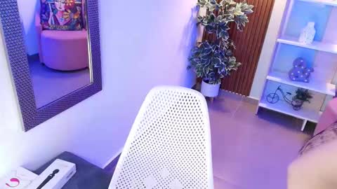 Dalila  online show from October 2025 06:30:01 PM