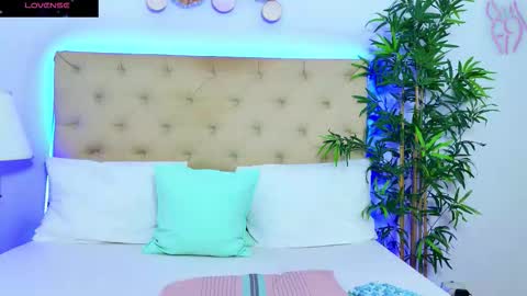 daliyaa_ online show from October 2025 12:14:01 PM