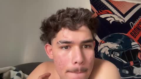 Snapshot of damiam_xj chatting on December 2024 03:32:02 PM damiam xj online show from December 2024 03:32:02 PM