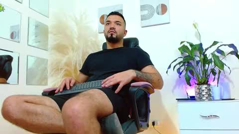 damian_ferrer01 online show from October 2025 08:55:02 PM