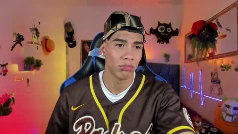 Damian online show from November 2025 04:12:01 AM