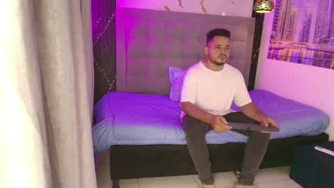 DAMIAN LUX online show from May 2026 12:13:02 PM