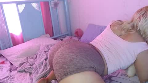 damn_milaa online show from January 2026 06:11:02 PM