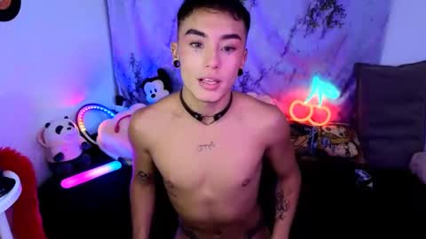 Snapshot of damon_clark_ chatting on January 2025 12:18:01 AM damon_clark_ online show from January 2025 12:18:01 AM