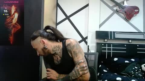 Snapshot of damonrock chatting on October 2025 04:53:02 AM damonrock online show from October 2025 04:53:02 AM