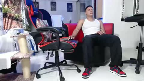 damyan_2003 online show from December 2024 06:38:01 PM