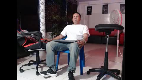 damyan_2003 online show from January 2025 12:49:01 AM