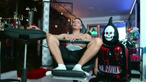 damyan_2003 online show from October 2025 05:07:01 AM