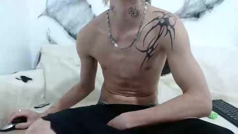 dan_jonson15 online show from October 2025 11:50:04 PM