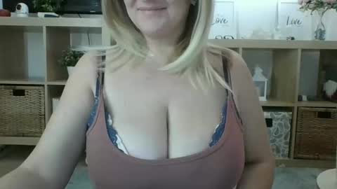 Snapshot of danahotmilf chatting on November 2025 08:07:01 PM DanaHotMILF online show from November 2025 08:07:01 PM