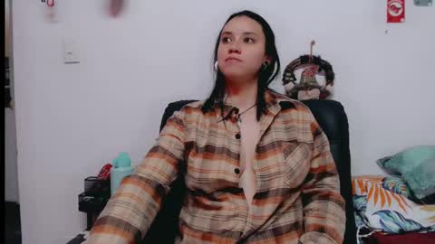Snapshot of dani_jocelyn chatting on December 2024 10:01:02 PM dani y jocelyn online show from December 2024 10:01:02 PM